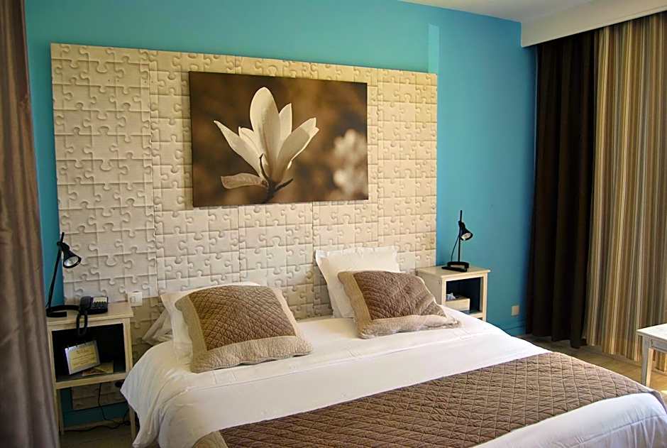 Logis Hôtel Restaurant Les Aubuns