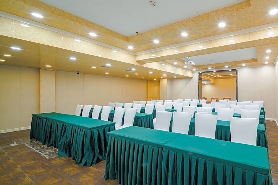 James Joyce Coffetel Xishuangbanna Poshui Square Manjinglan Ancient City