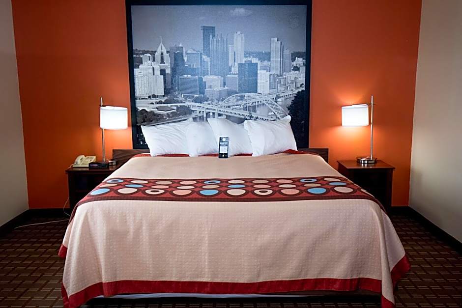 Super 8 by Wyndham Altoona