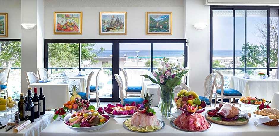 Hotel Admiral - on the beach