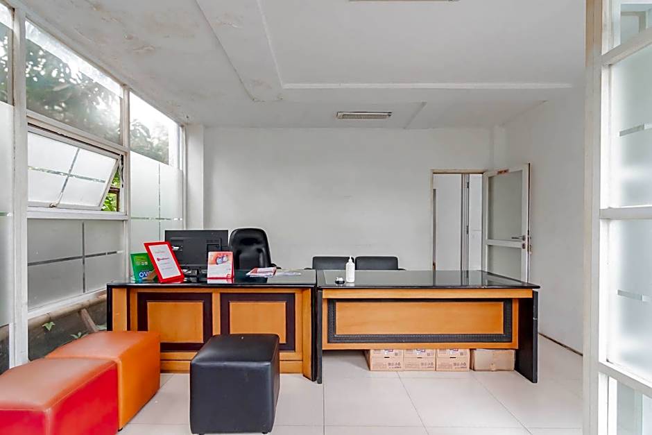 RedDoorz near Trans Studio Mall Bongo Residence