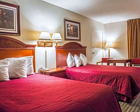 2 Queen Beds, Efficiency, Smoking