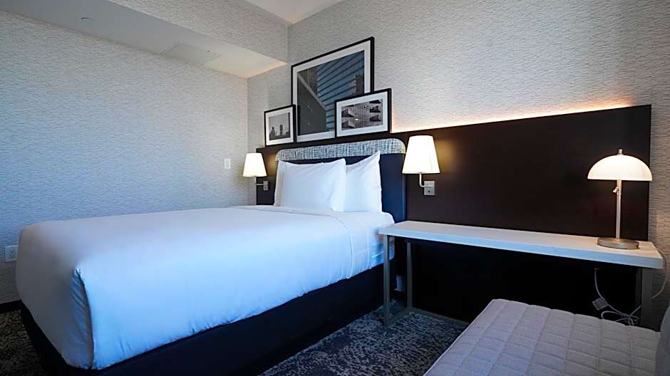 DoubleTree by Hilton Long Island City, NY