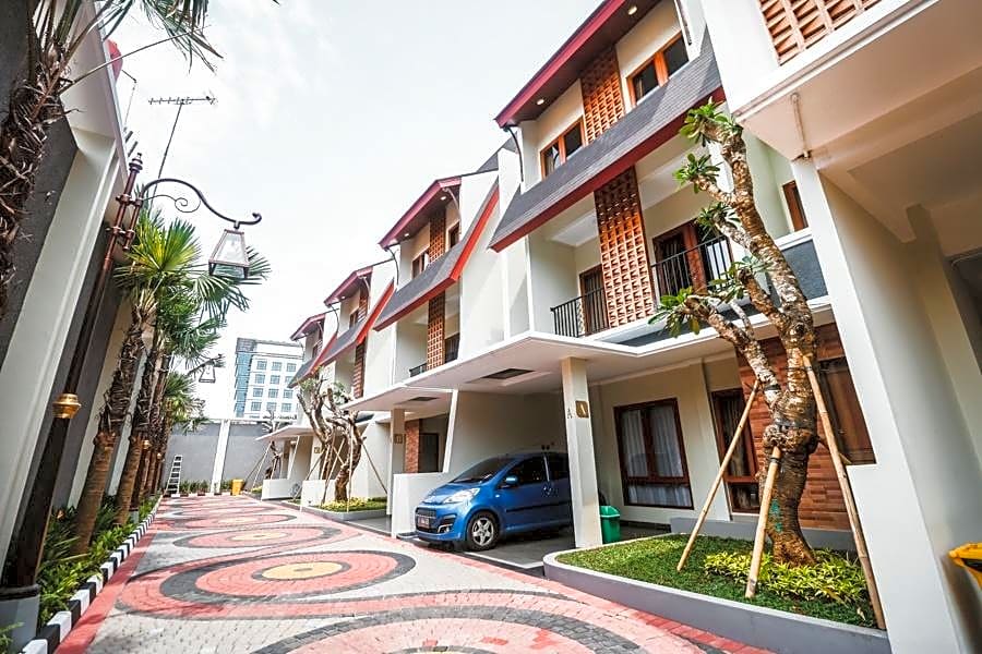 RedDoorz Premium near Ragunan Zoo 2