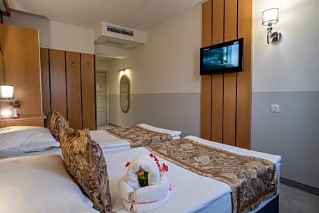 Single economy room without balcony