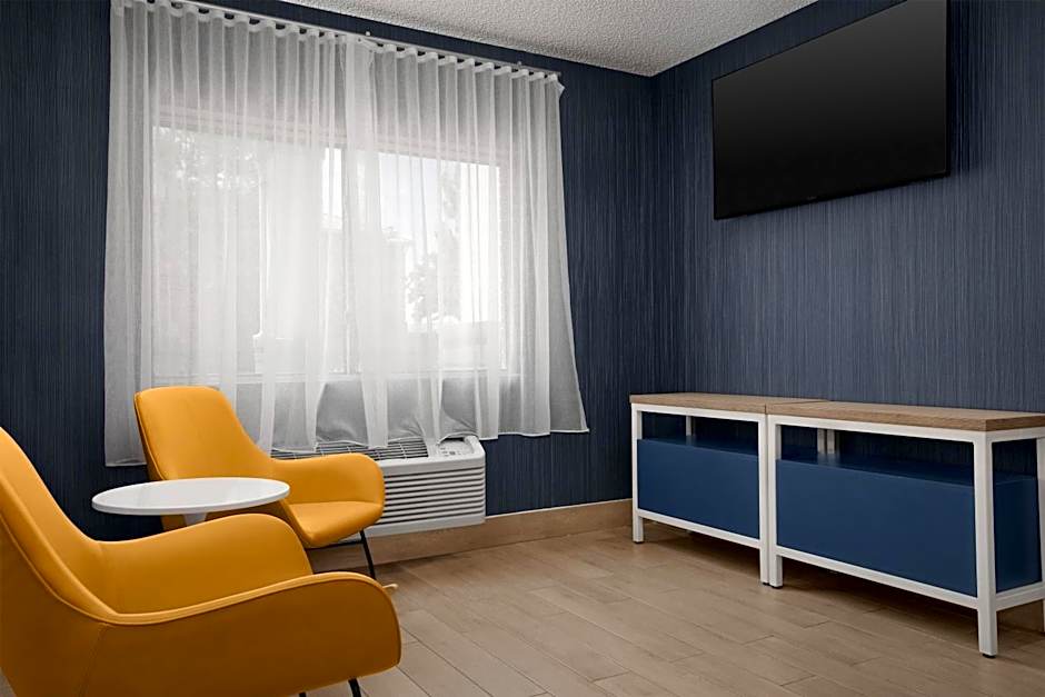 Spark by Hilton Lakewood Denver Southwest