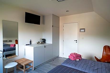 Annex double room with common bathroom & toilet
