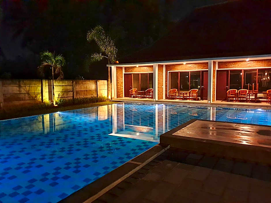 The Nalaya Hotel & Resto