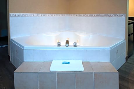 Superior King Suite with Spa Bath