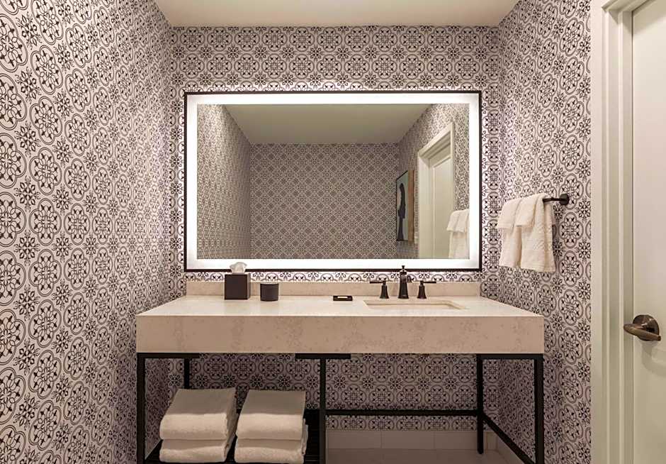 Mills House Charleston, Curio Collection by Hilton