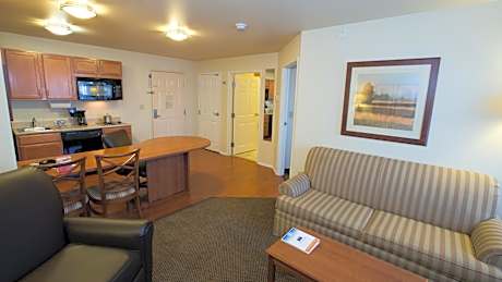 One-Bedroom King Suite with Kitchen