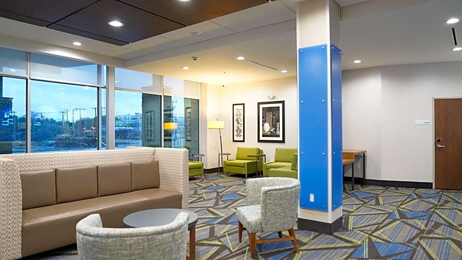 Holiday Inn Express & Suites Dallas Market Ctr - Love Field By IHG