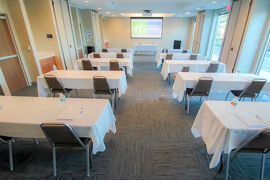 Holiday Inn Express & Suites Miami Airport By IHG