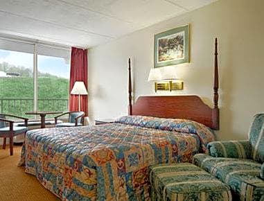 Super 8 by Wyndham Kingsport /I-81