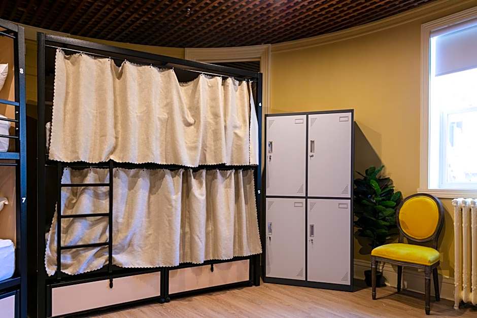 Auberge Jeunesse QBEDS Hostel