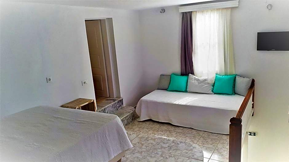 Hotel Charissi