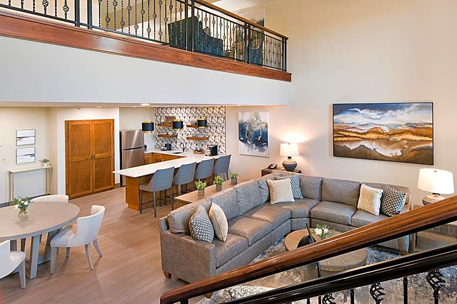 Clubhouse Hotel and Suites - Sioux Falls