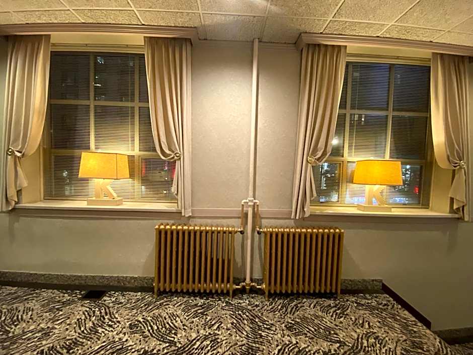 Kingston Hotel