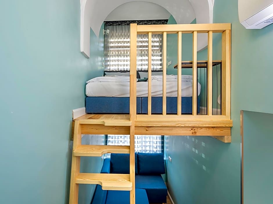 JESS INN Hostel Rondo Charles de Gaulle