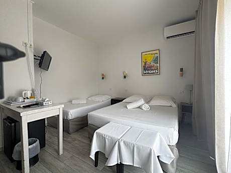 Triple Room with Balcony and Partiel Seaview