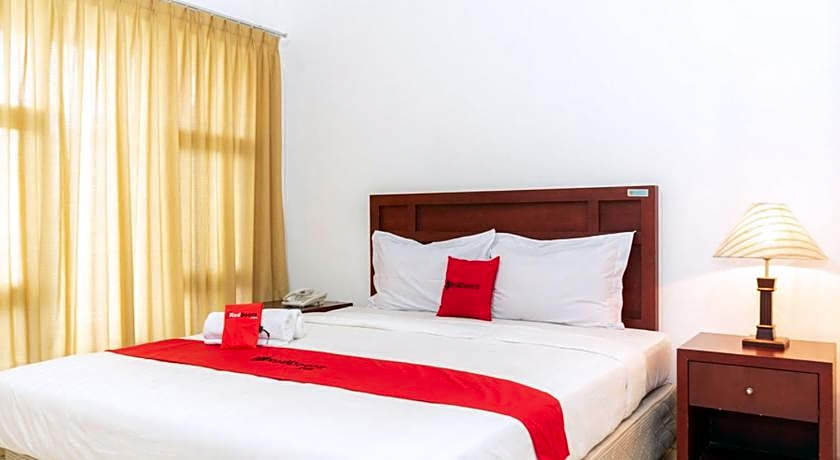 RedDoorz Plus Syariah near Java Supermall Semarang 2