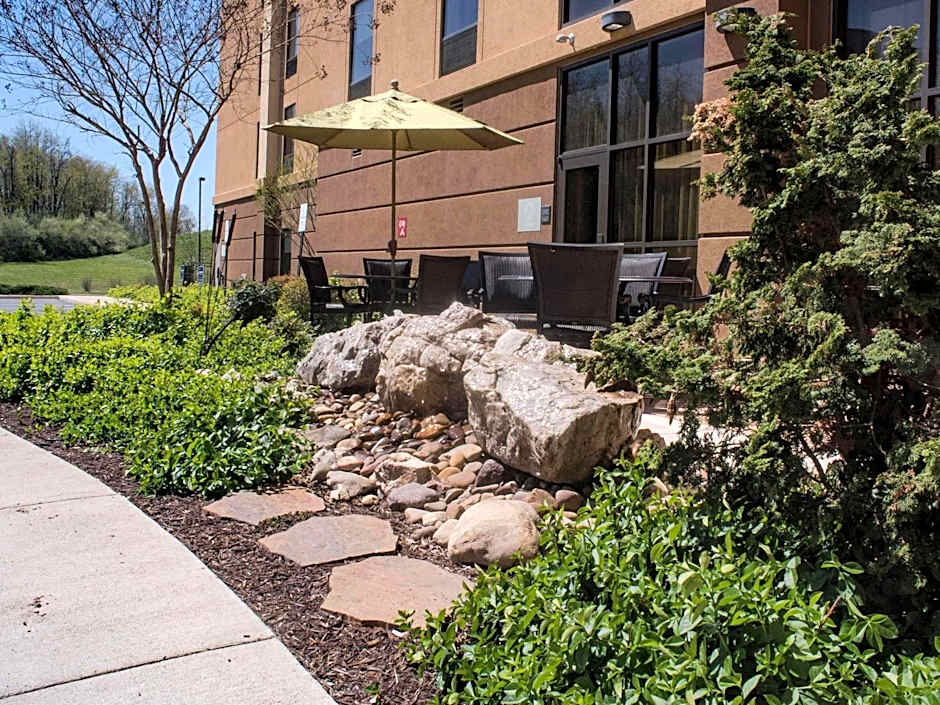 Hampton Inn By Hilton And Suites Woodstock