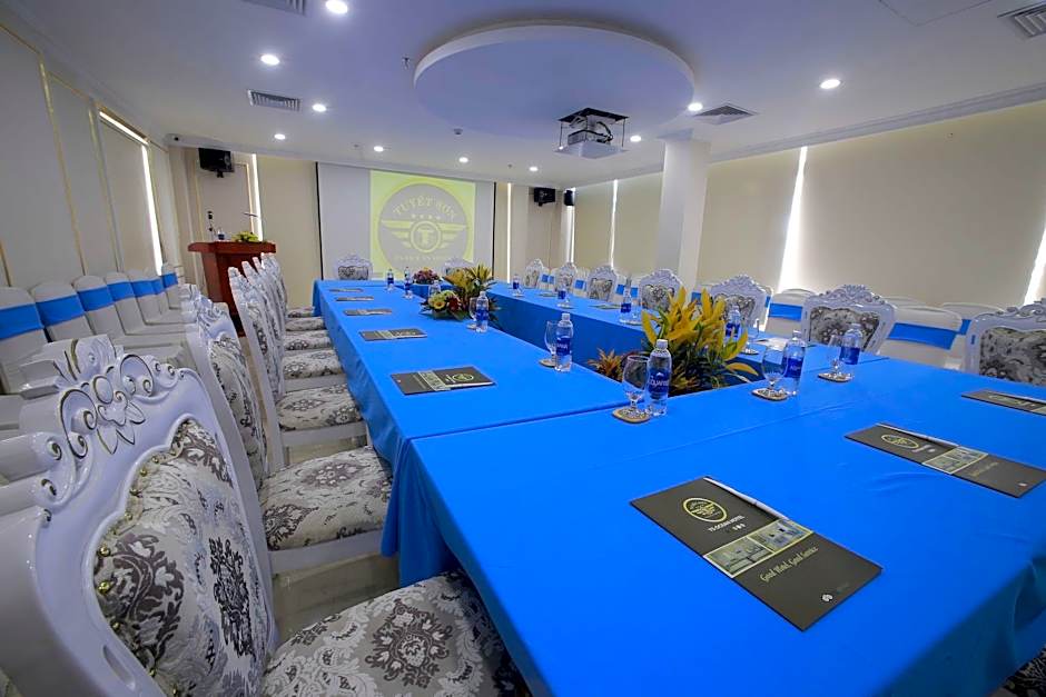 Tuyet Son Hotel