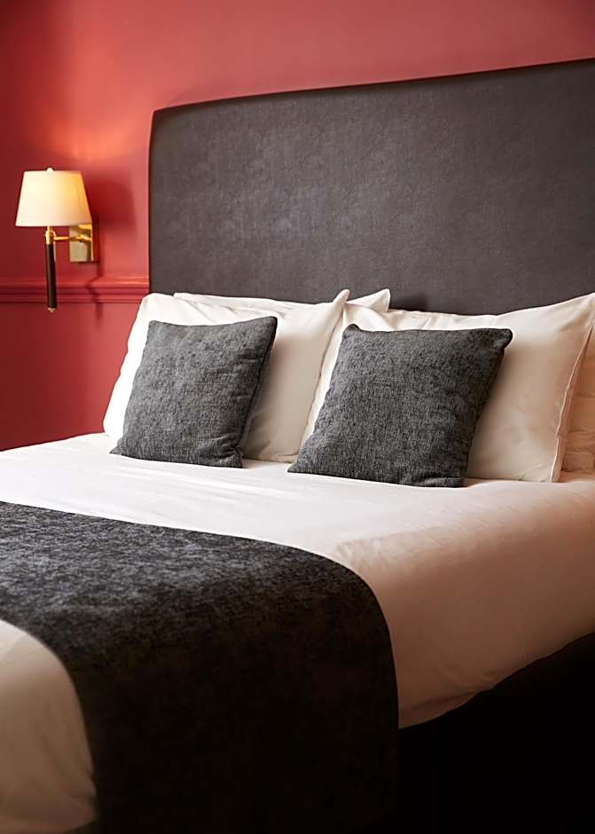 Dog House by Chef & Brewer Collection