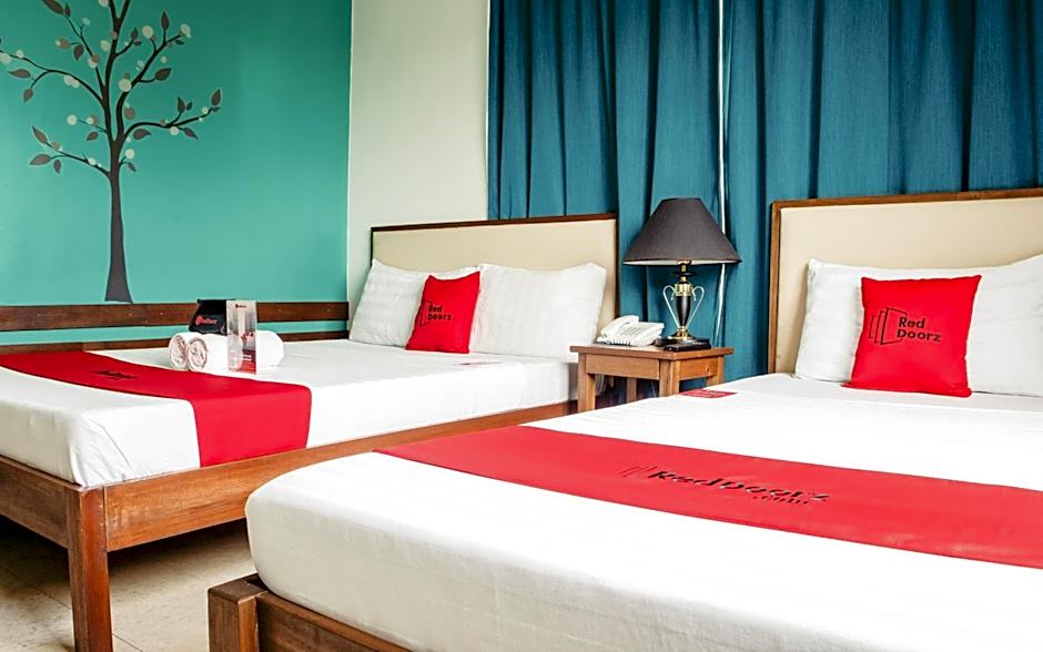 RedDoorz Plus near Rizal Junction