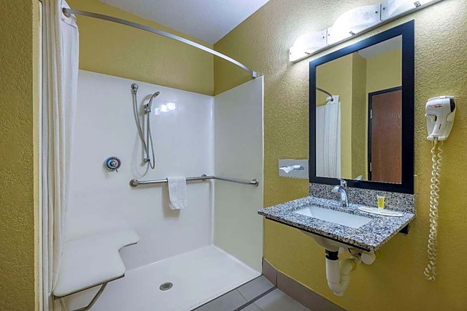 Super 8 by Wyndham Nixa/Springfield Area