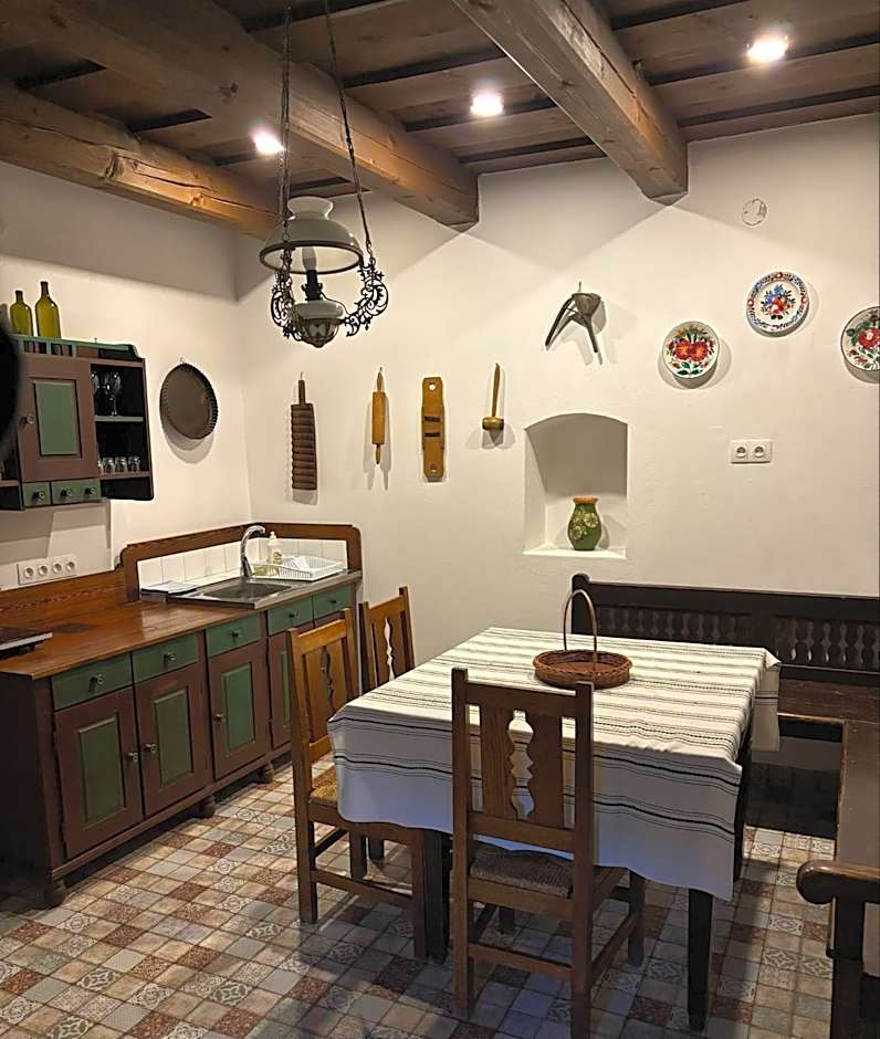 Hollóköves Vendégházak