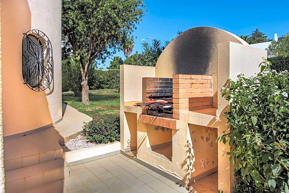 Exclusive Retreat in Vilamoura, private pool, off-street parking, Free AC wifi