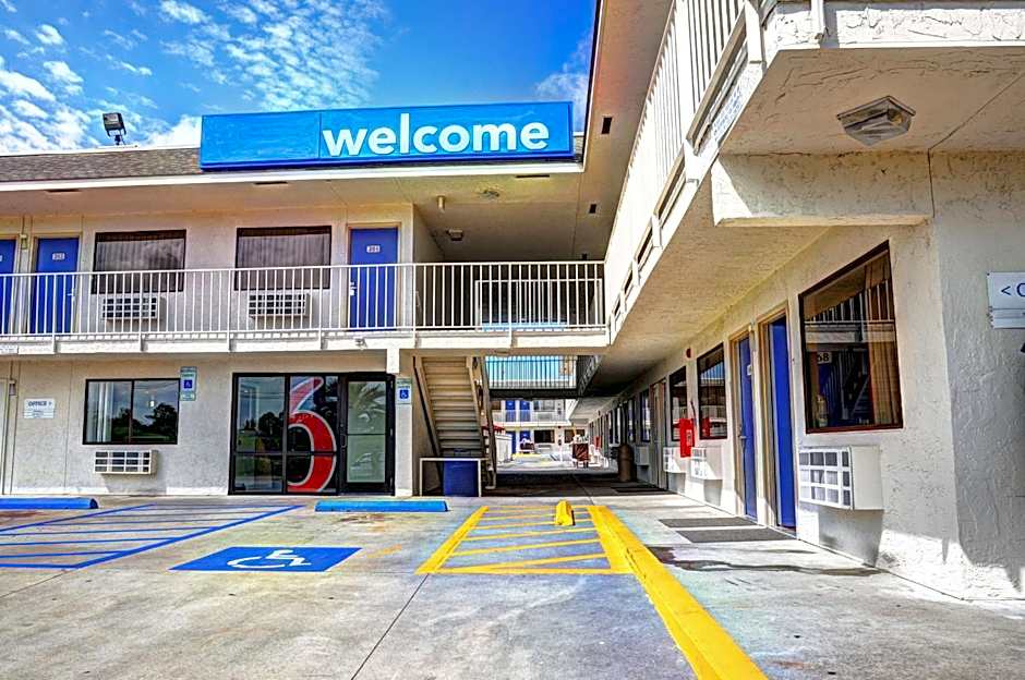 Motel 6-Slidell, LA - New Orleans