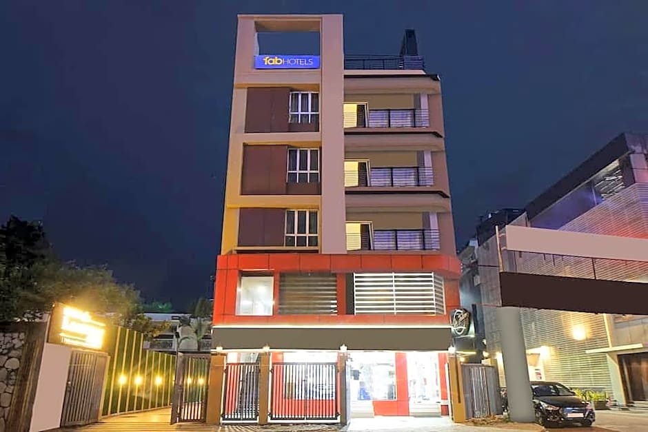 FabHotel Lake View Topsia - China Town