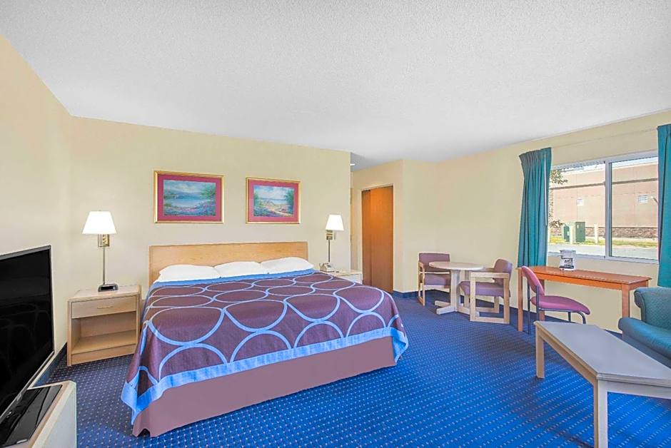 Super 8 by Wyndham Canandaigua