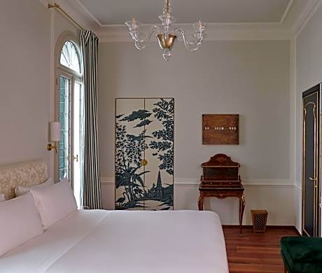 Junior Suite with Canal View