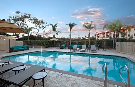 Redondo Beach Hotel, Tapestry Collection by Hilton