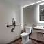 Days Inn & Suites by Wyndham Niagara Falls/Buffalo