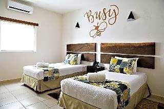 12 Bees Hotel