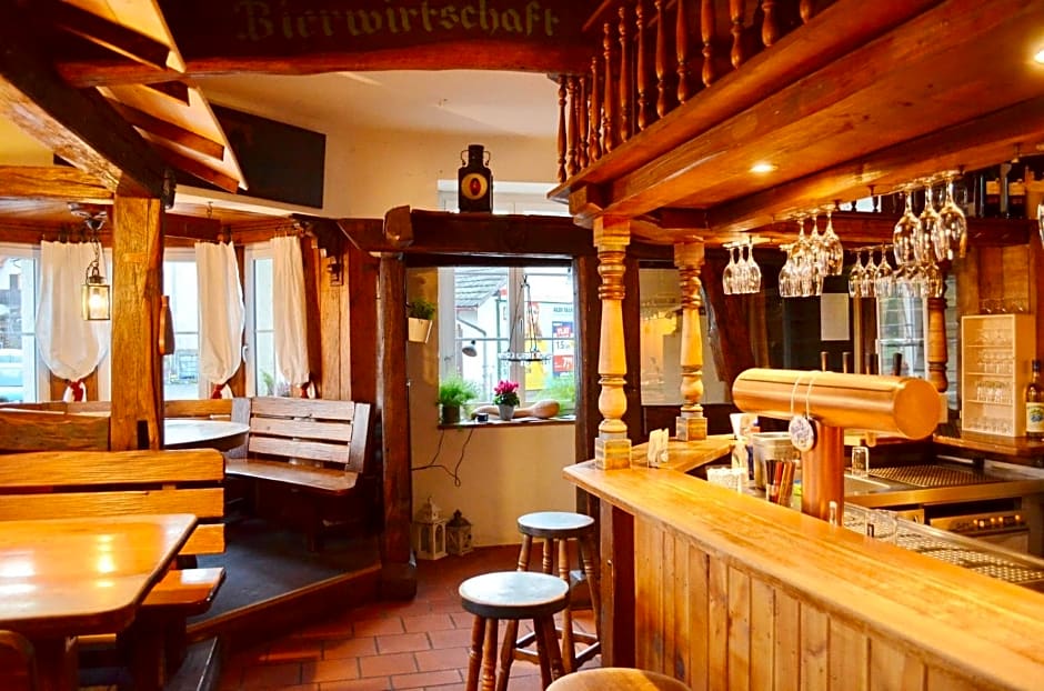 Hotel "Cafe Verkehrt" - Wellcome Motorbiker, Berufsleute und Reisende im Schwarzwald