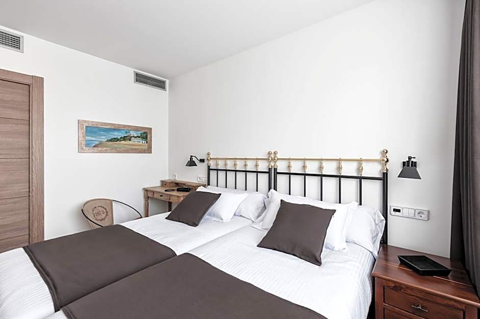 Photo 1 of 8 of 1 Double Bed or 2 Beds