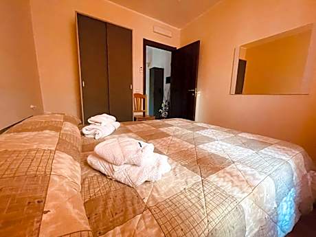 Apartment with Mountain View