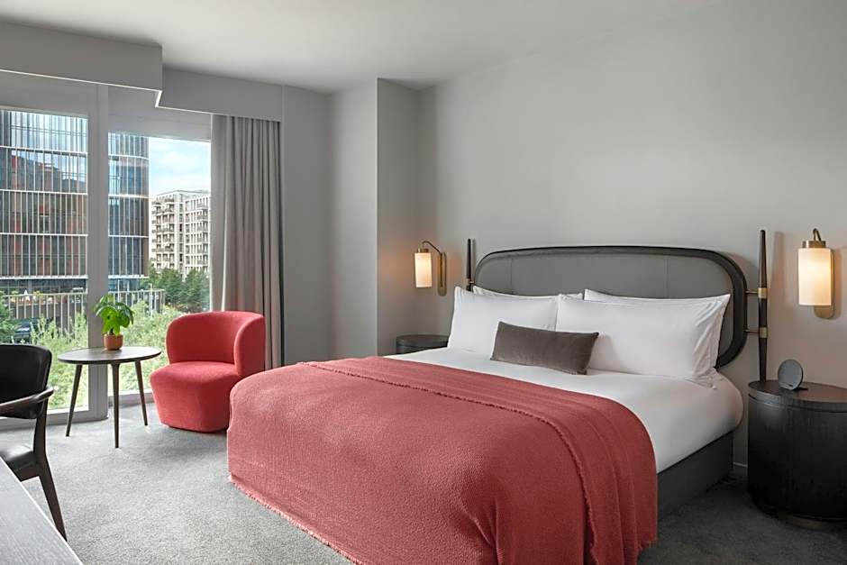 The Stratford, Autograph Collection