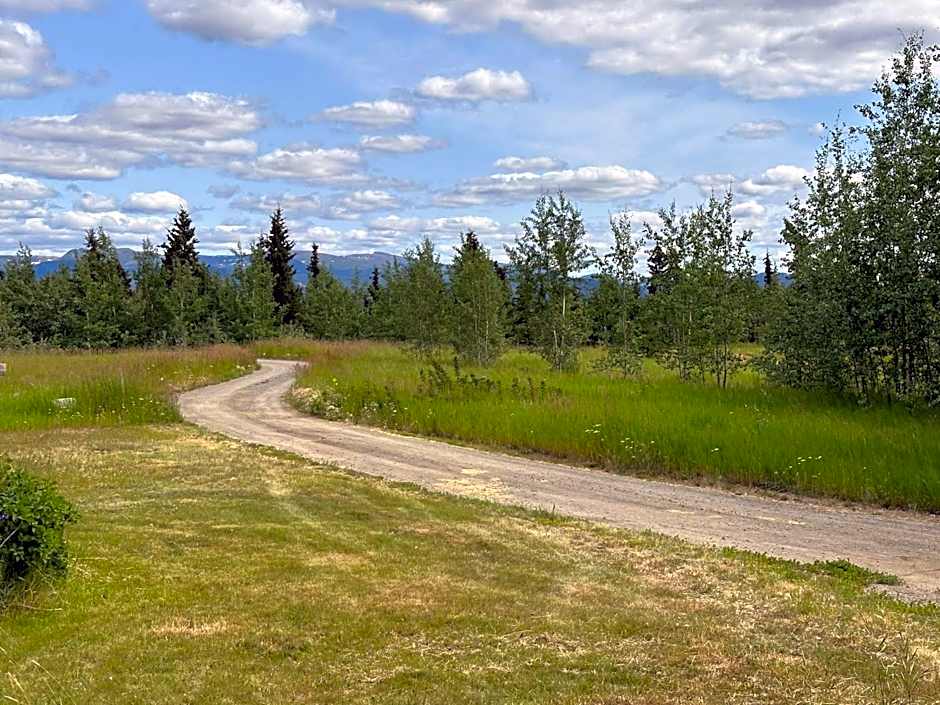 Dry Log Cabin with Mountain Views