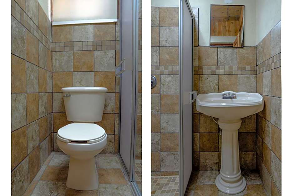 Capital O Hotel Villa Azura