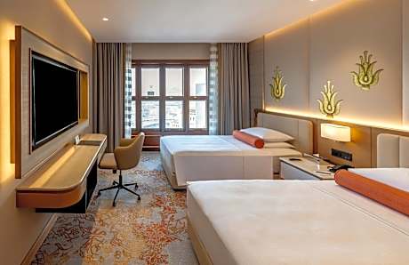 Premium Twin Room with Part Haram View