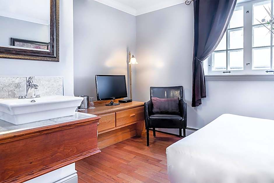 Hotel Louisbourg