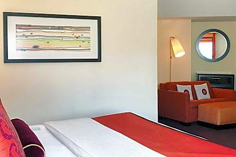 Deluxe King Room with Balcony