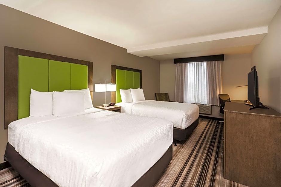 La Quinta Inn & Suites by Wyndham Brooklyn Central