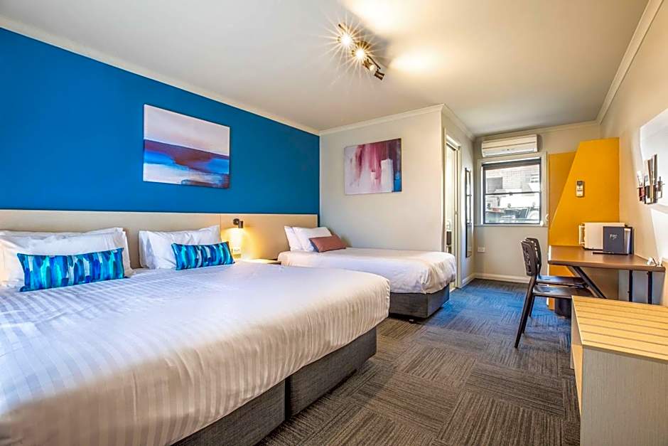 Nightcap at Riverside Hotel